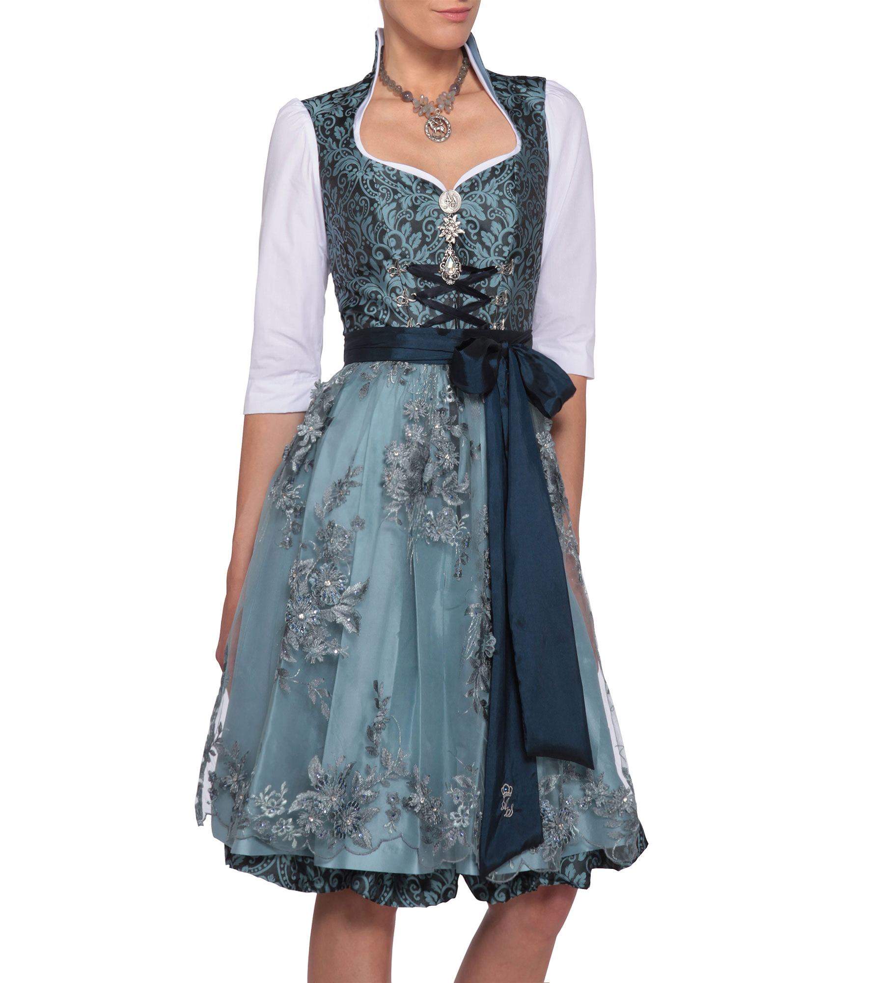 Dirndl in Hellblau mit Ornamenten