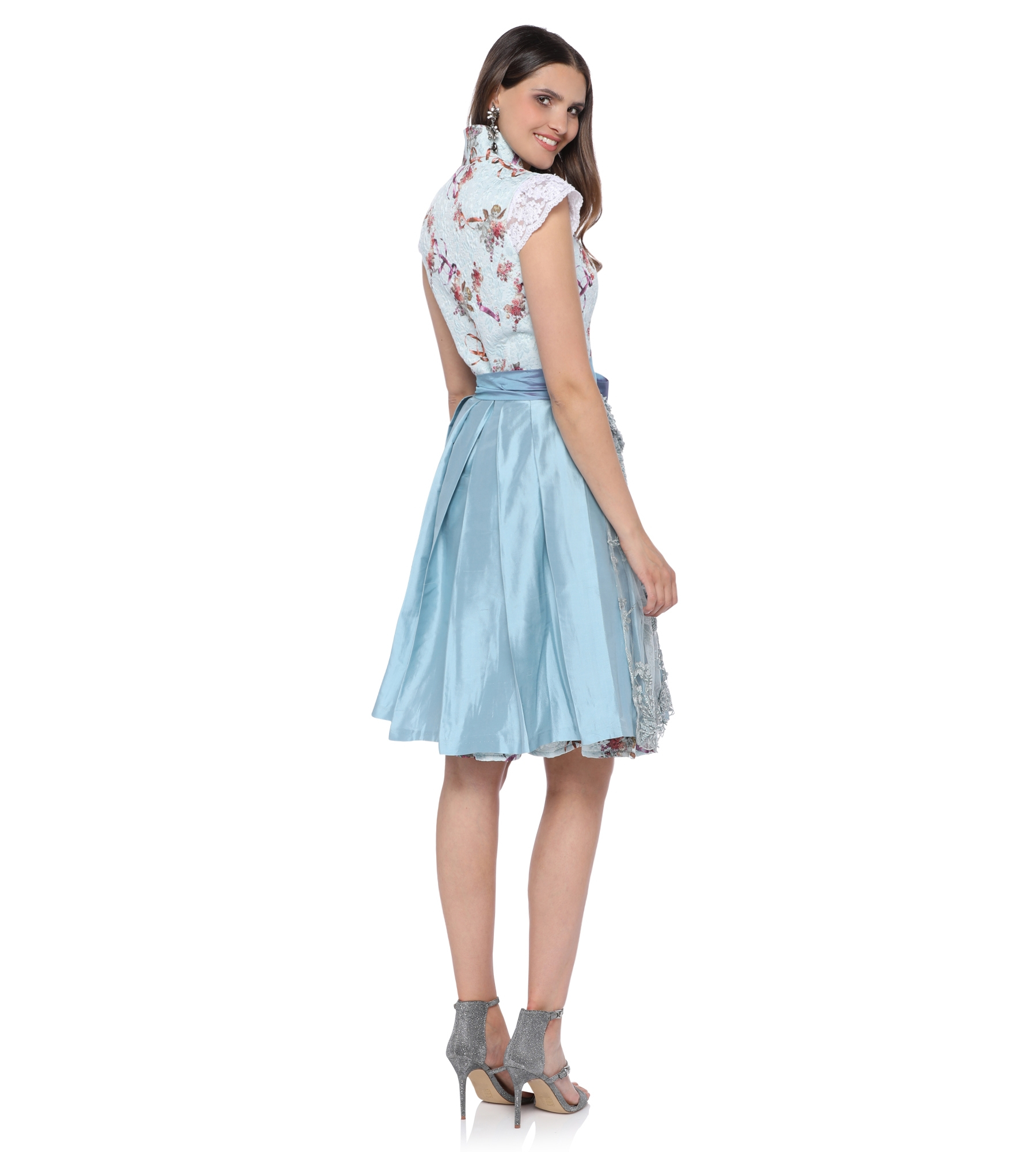 Dirndl in Hellblau mit Engeln