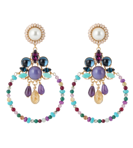 Bunte Creolen im Hippie-Style