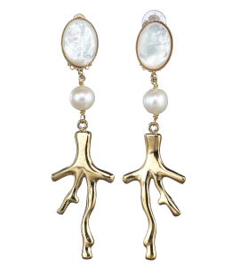 Ohrringe mit goldener Koralle