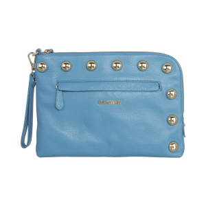 Lederclutch mit goldenen Nieten in Hellblau