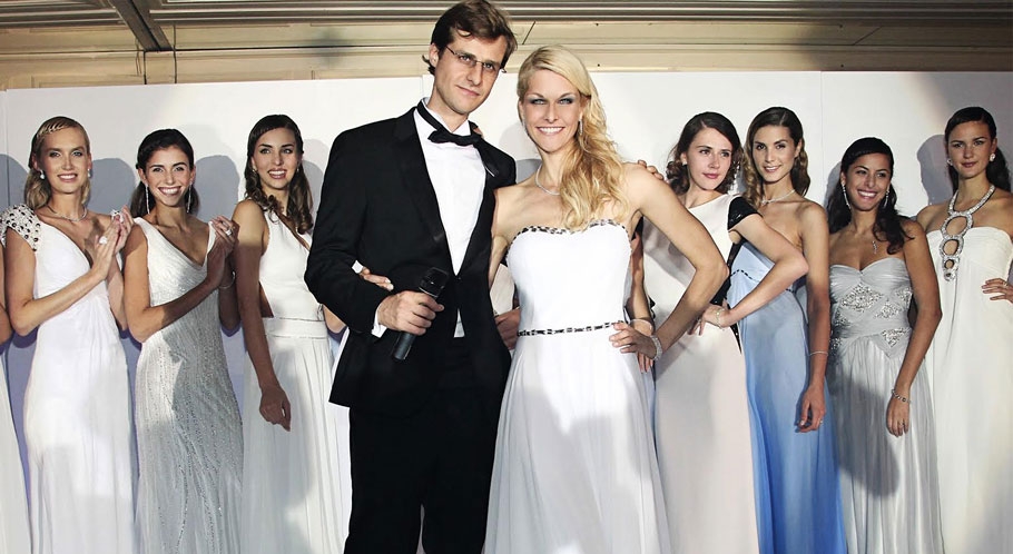 About dresscoded.com